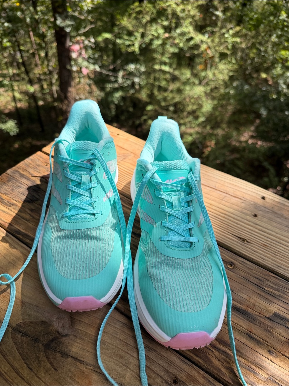 AVIA ATHLETIC SHOES 8